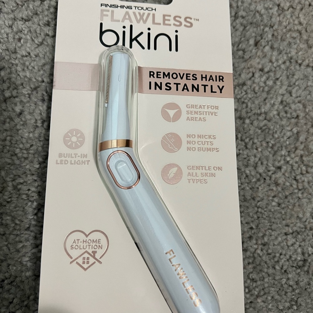 Bikini area hair trimmer